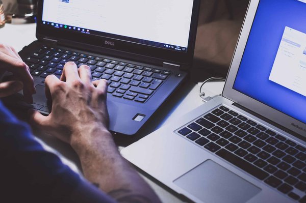 Quels sont les avantages et les inconvénients d'un diplôme en programmation ?