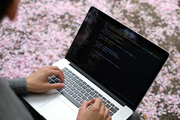 Comment choisir le bon éditeur de code pour la programmation ?